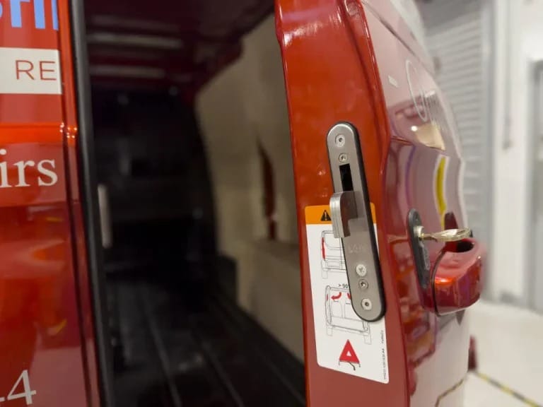 Protezioni Daken Locks con Chiusure di sicurezza per porte furgoni ad alte prestazioni