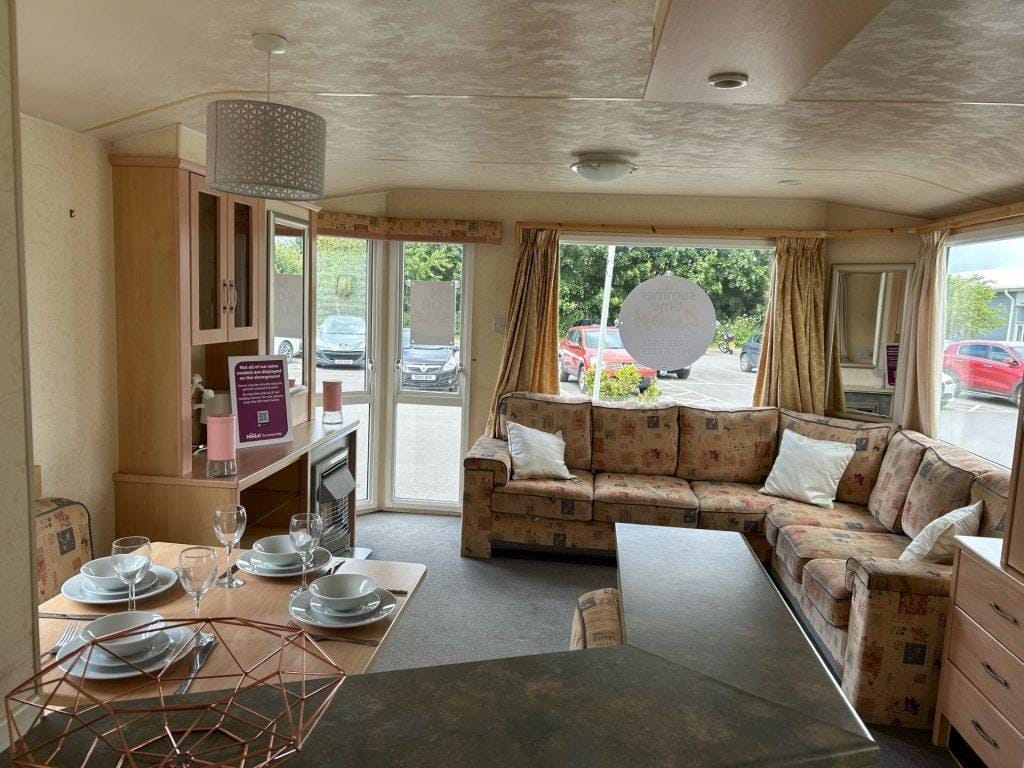 Experience Over 35 Years of Expertise with Hugh Daly Caravans