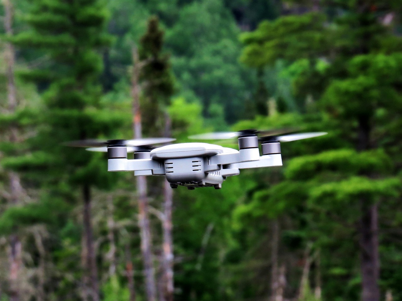 Drohnenaufnahmen Berlin: Luftaufnahmen, die Ihre Marke zum Strahlen bringen