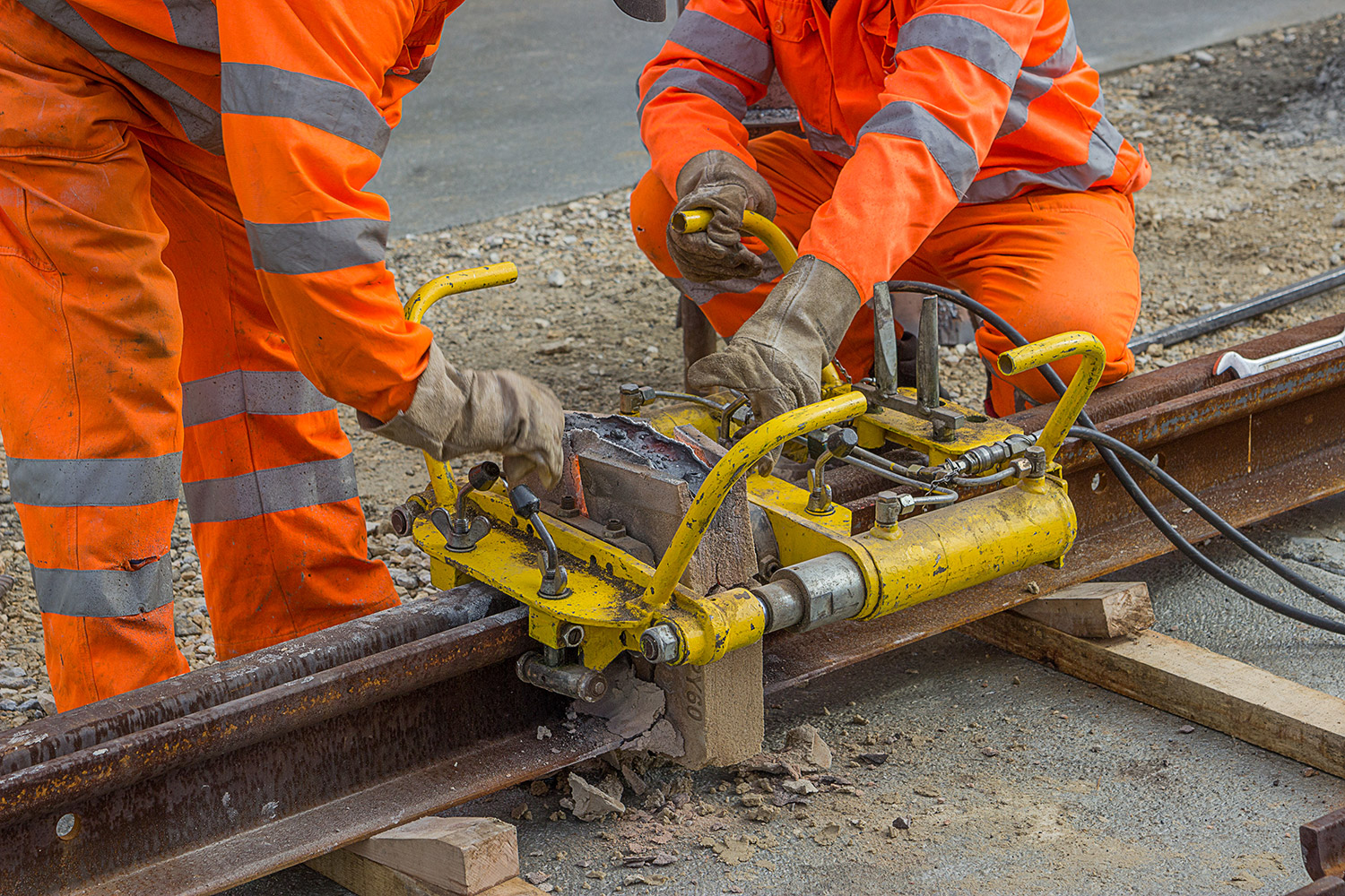 Top Tips for Finding Reliable Railroad Contractors Near Me