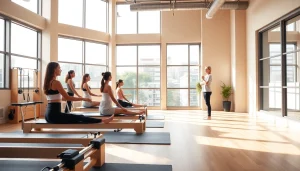 台東区のモダンなスタジオで行われる熱心なピラティスクラス。多様な参加者と専門的な機材を特徴とします。
