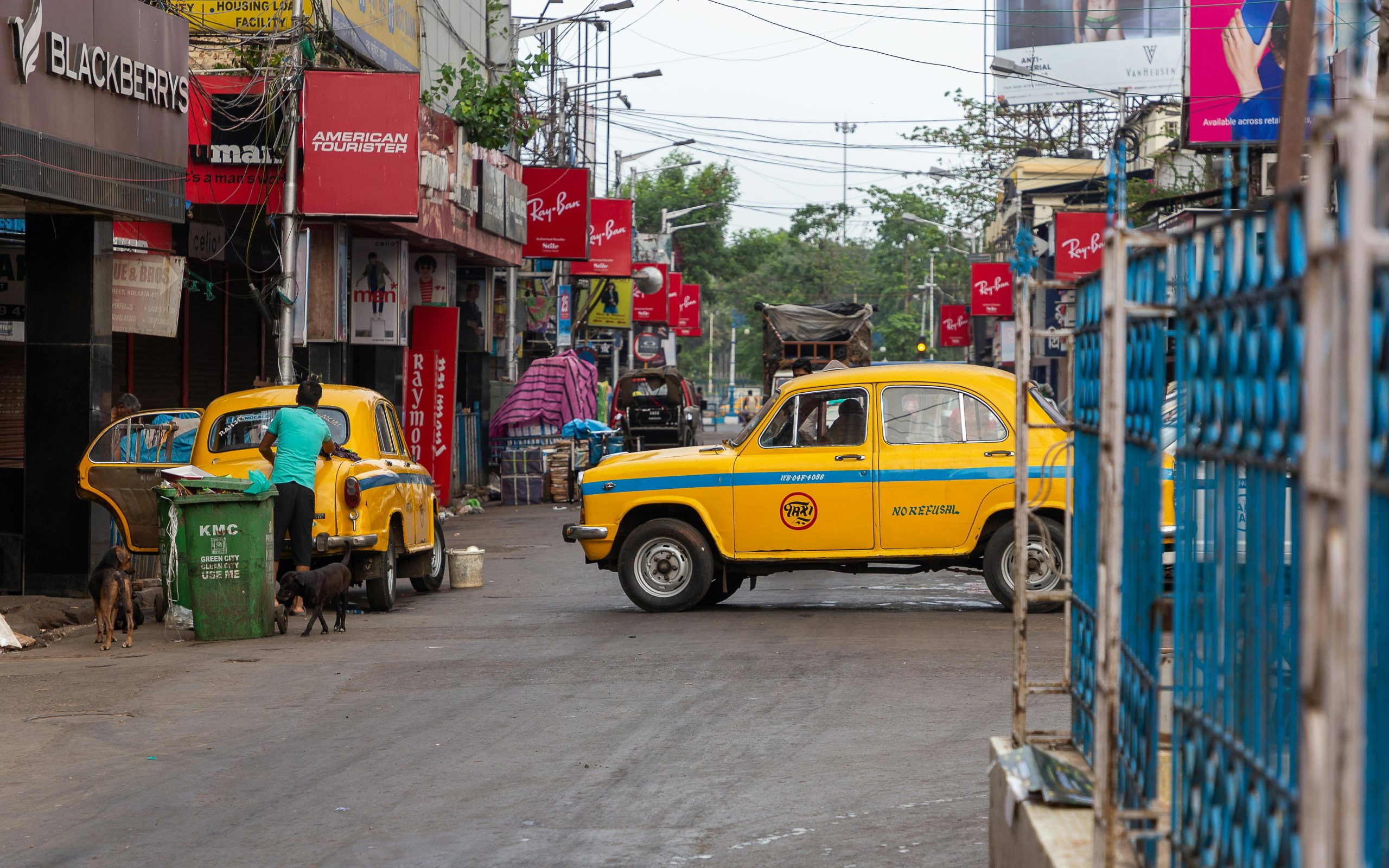 Luxury Taxi Rides Across Surrey – Airport Taxis Weybridge